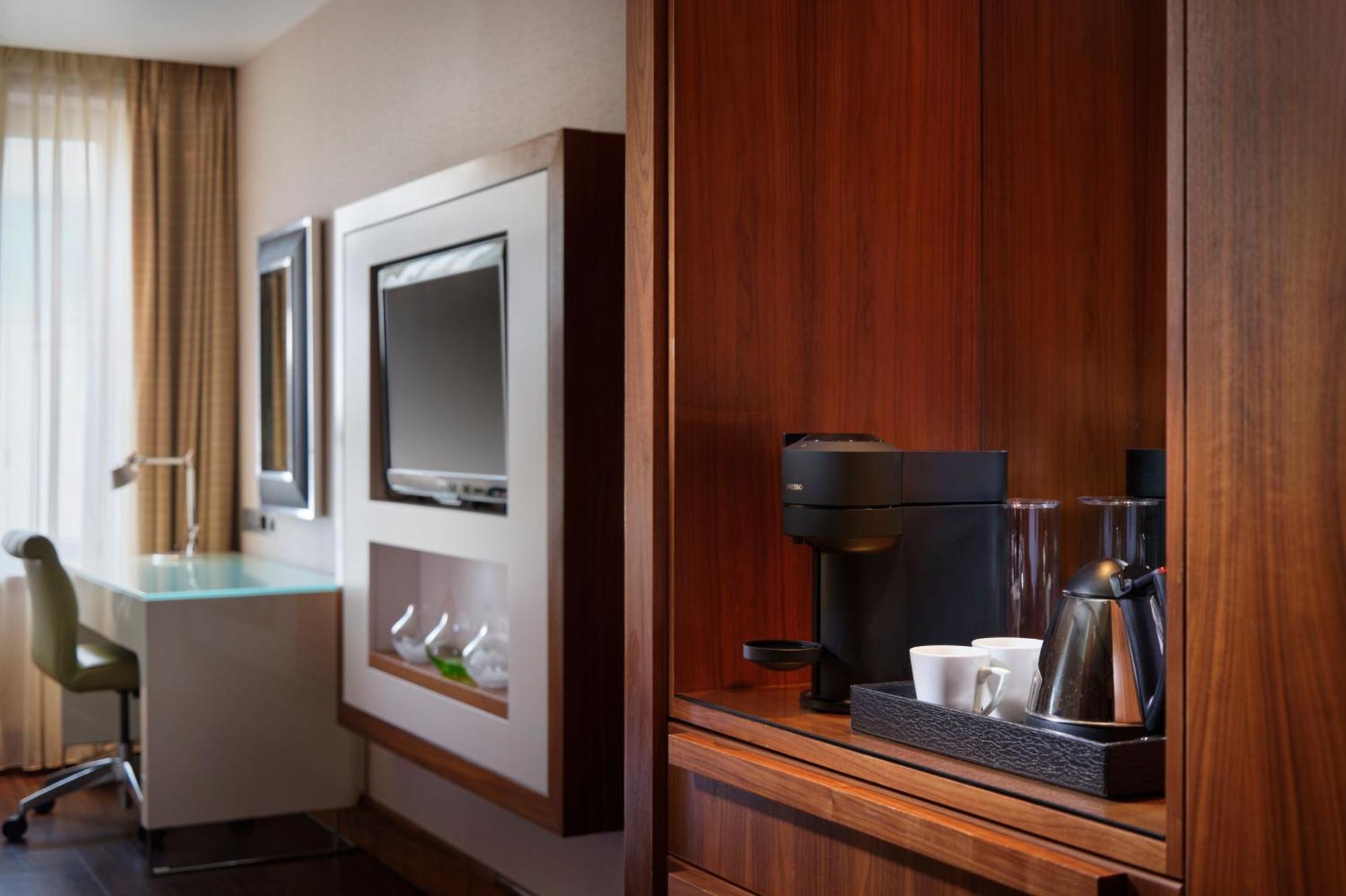 Grand, 2 Bedroom Suite, Castle view,1706248860:JPEG