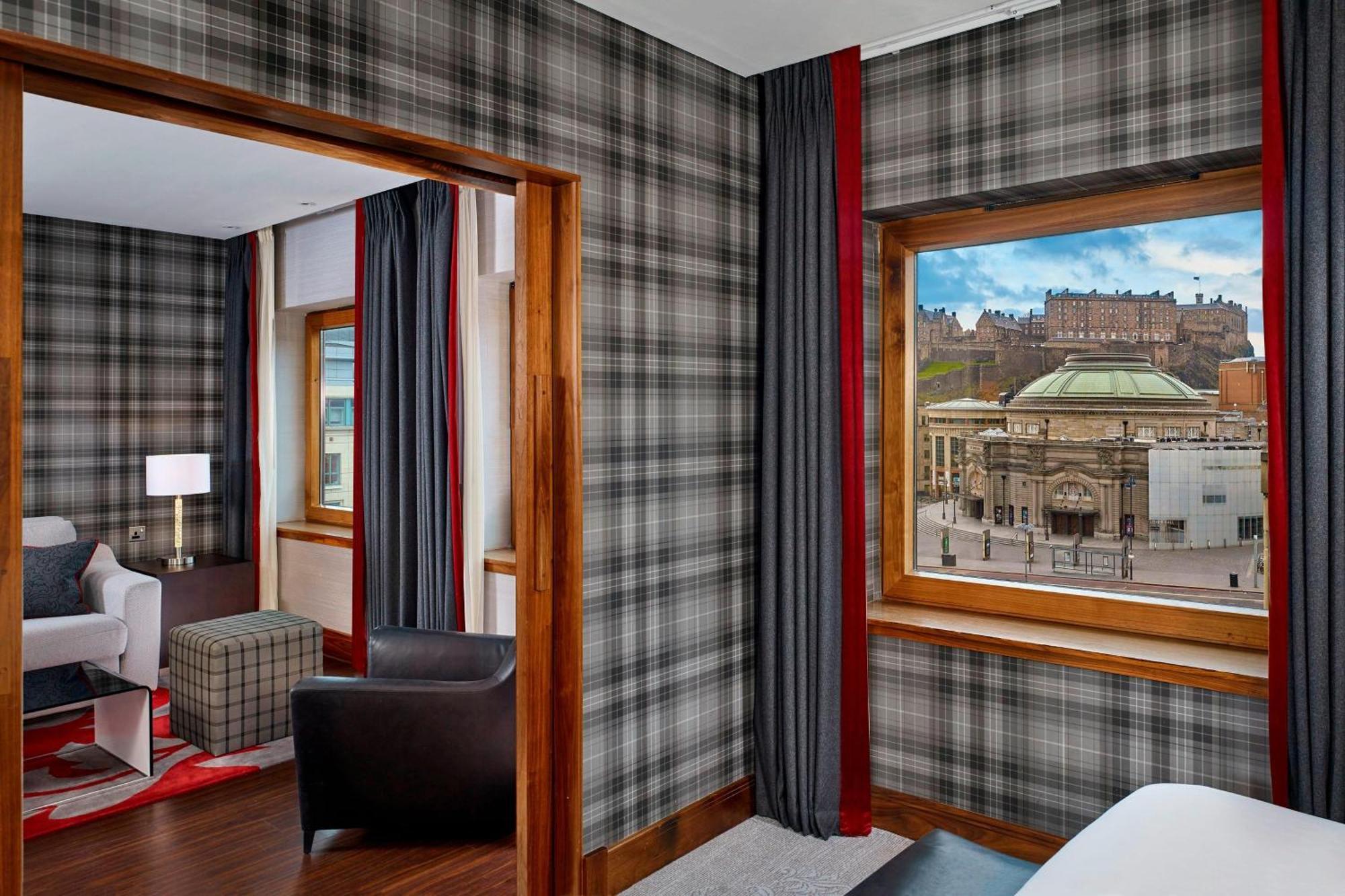 Castle Suite Spa & Lounge access 1 King